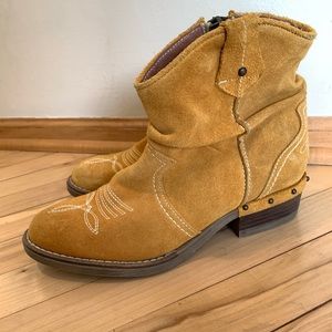 Sundance Etta Boot in Whiskey color size 41